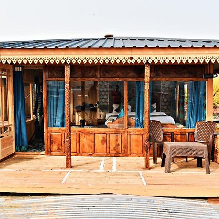 Heritage Amina Group Of Houseboats Otel Srīnagar Dış mekan fotoğraf