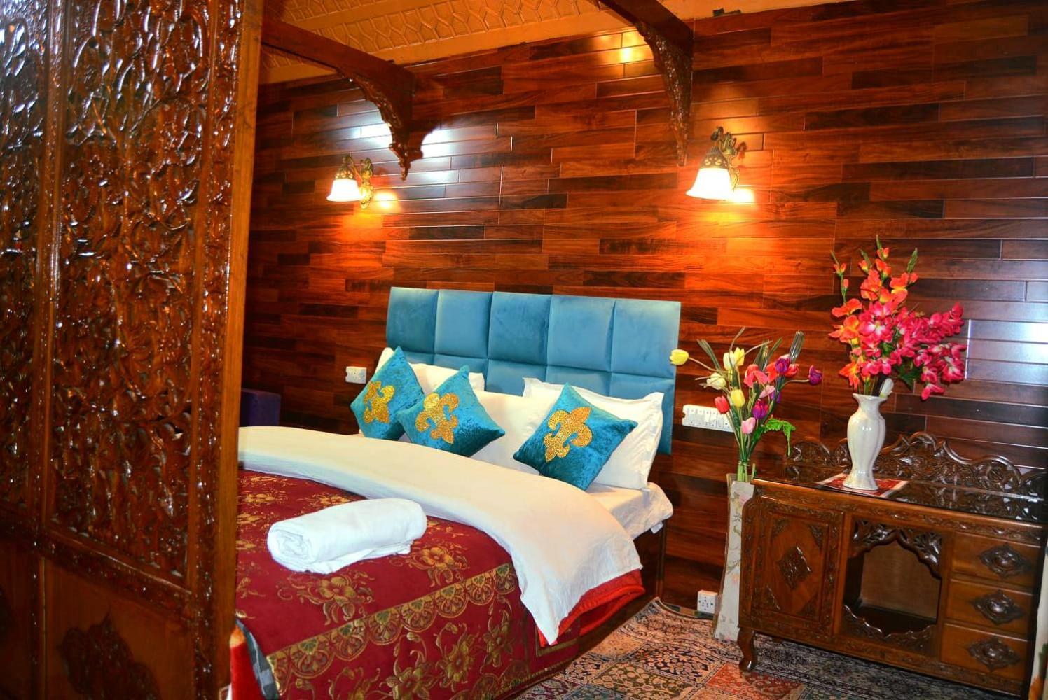 Heritage Amina Group Of Houseboats Otel Srīnagar Dış mekan fotoğraf