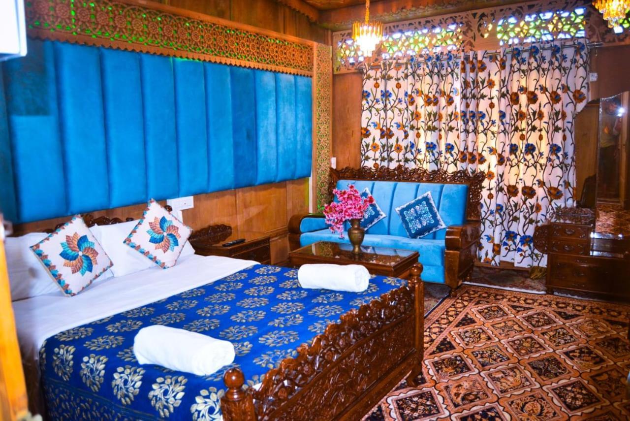 Heritage Amina Group Of Houseboats Otel Srīnagar Dış mekan fotoğraf