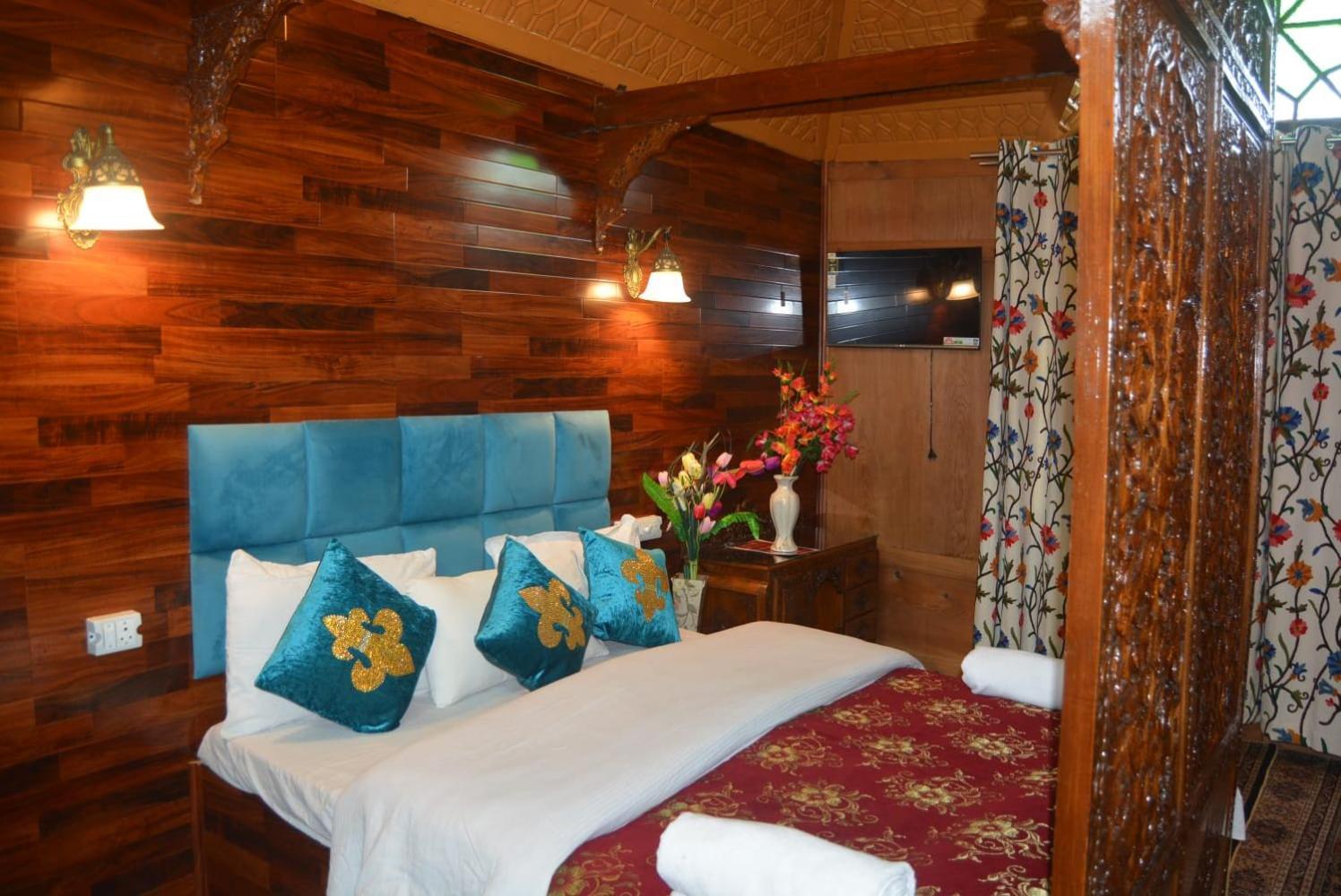 Heritage Amina Group Of Houseboats Otel Srīnagar Dış mekan fotoğraf
