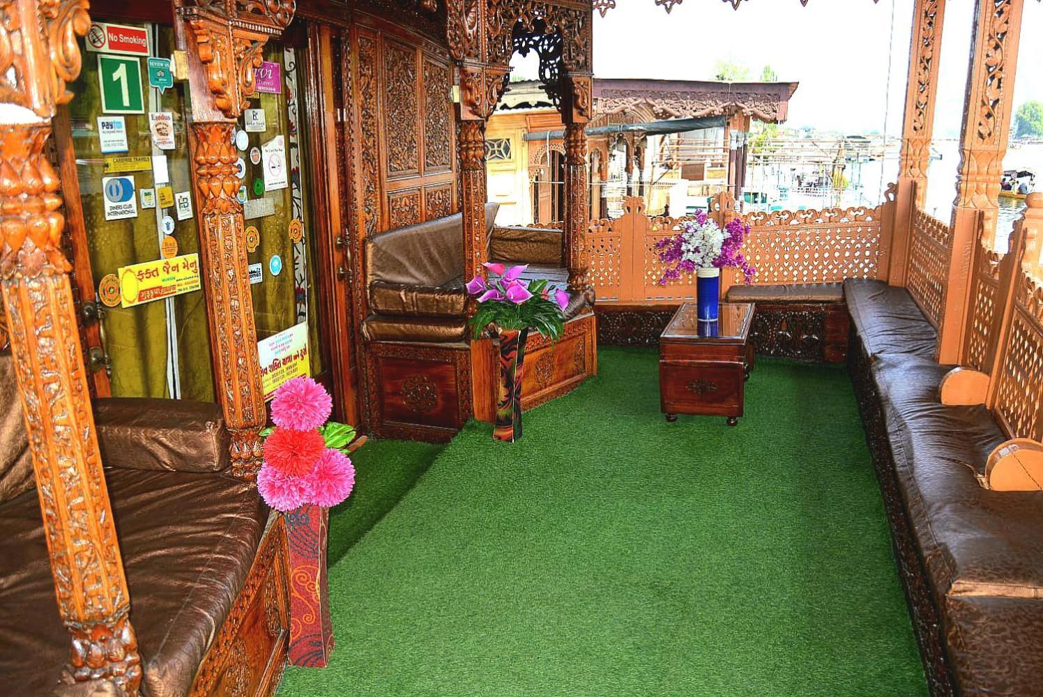 Heritage Amina Group Of Houseboats Otel Srīnagar Dış mekan fotoğraf
