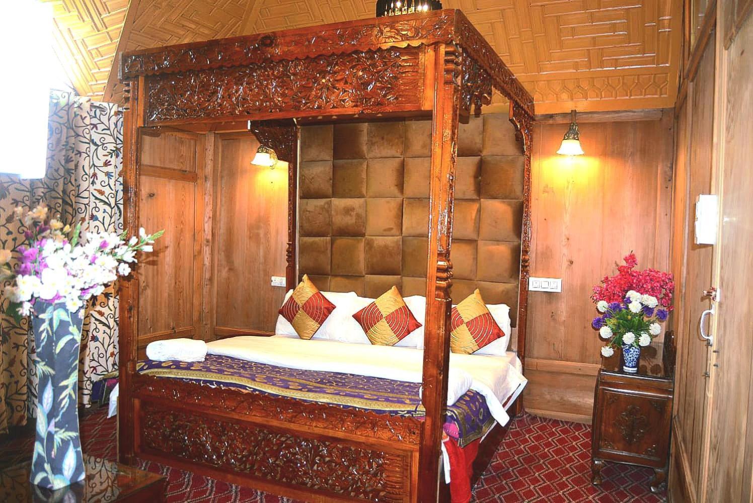 Heritage Amina Group Of Houseboats Otel Srīnagar Dış mekan fotoğraf