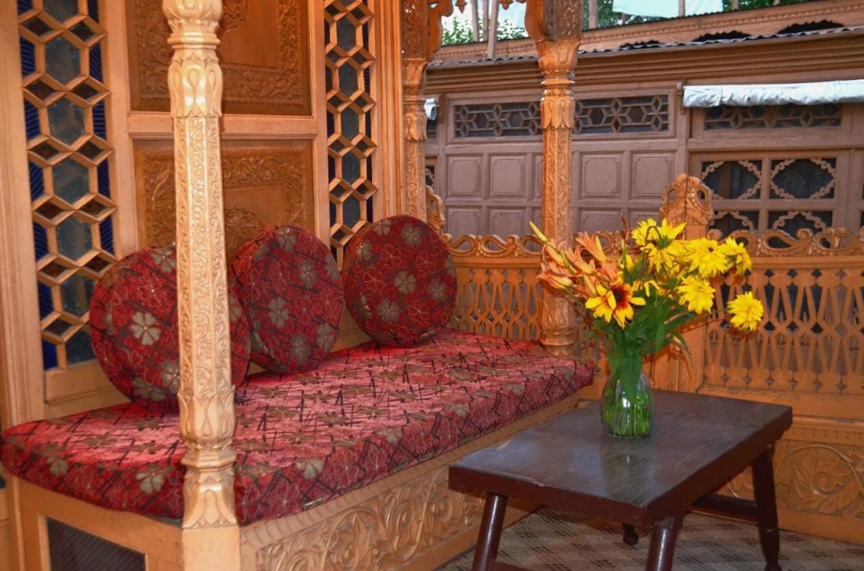 Heritage Amina Group Of Houseboats Otel Srīnagar Dış mekan fotoğraf