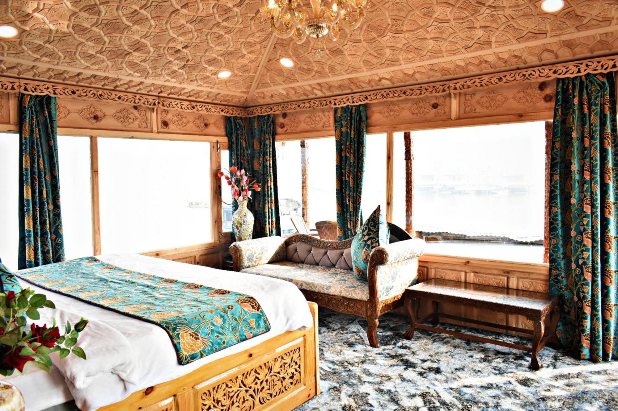 Heritage Amina Group Of Houseboats Otel Srīnagar Dış mekan fotoğraf