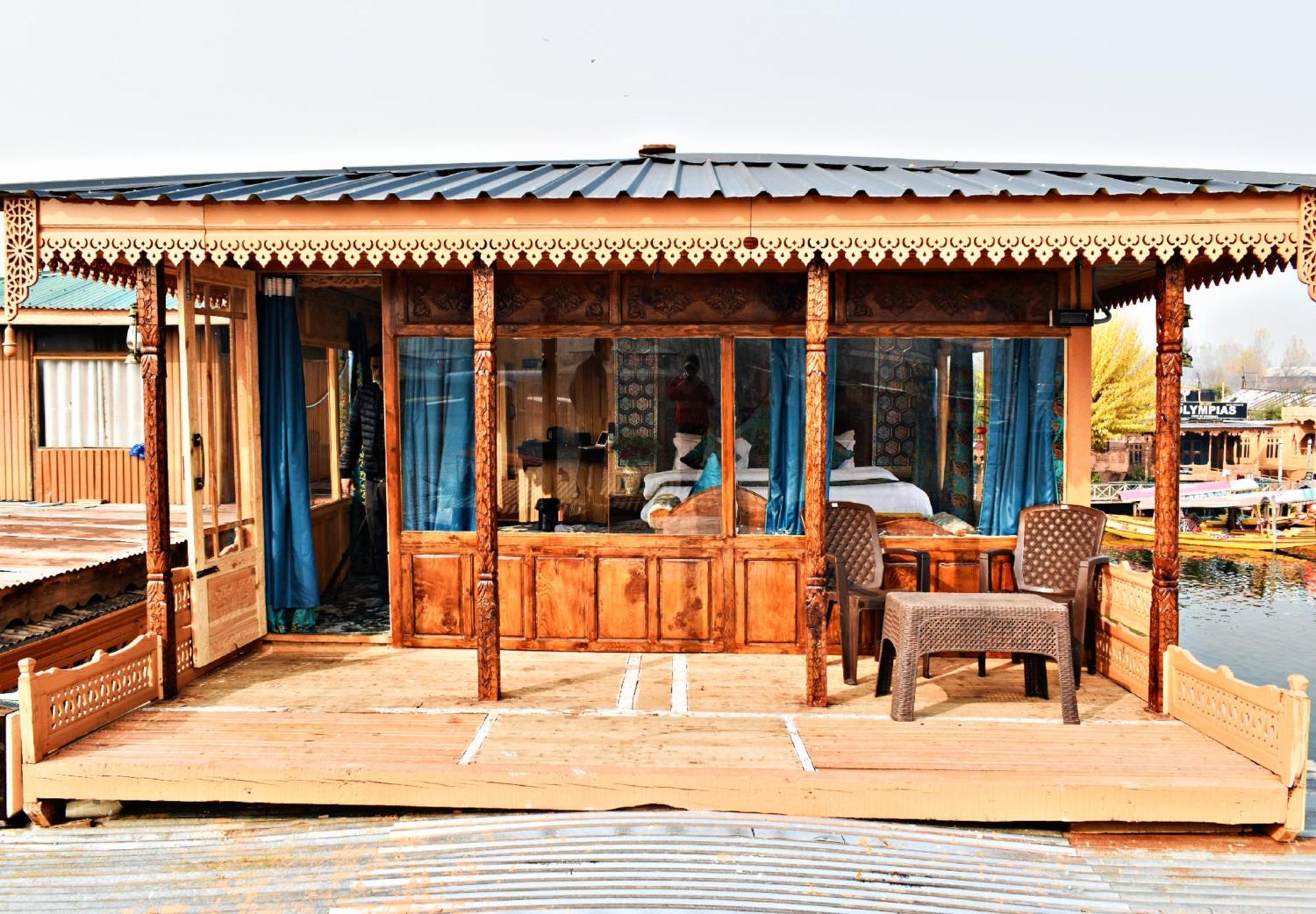 Heritage Amina Group Of Houseboats Otel Srīnagar Dış mekan fotoğraf